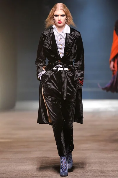 Look 26